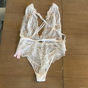 Never Worn Victoria’s Secret Plunge V-Neck Teddy Bodysuit - Cream